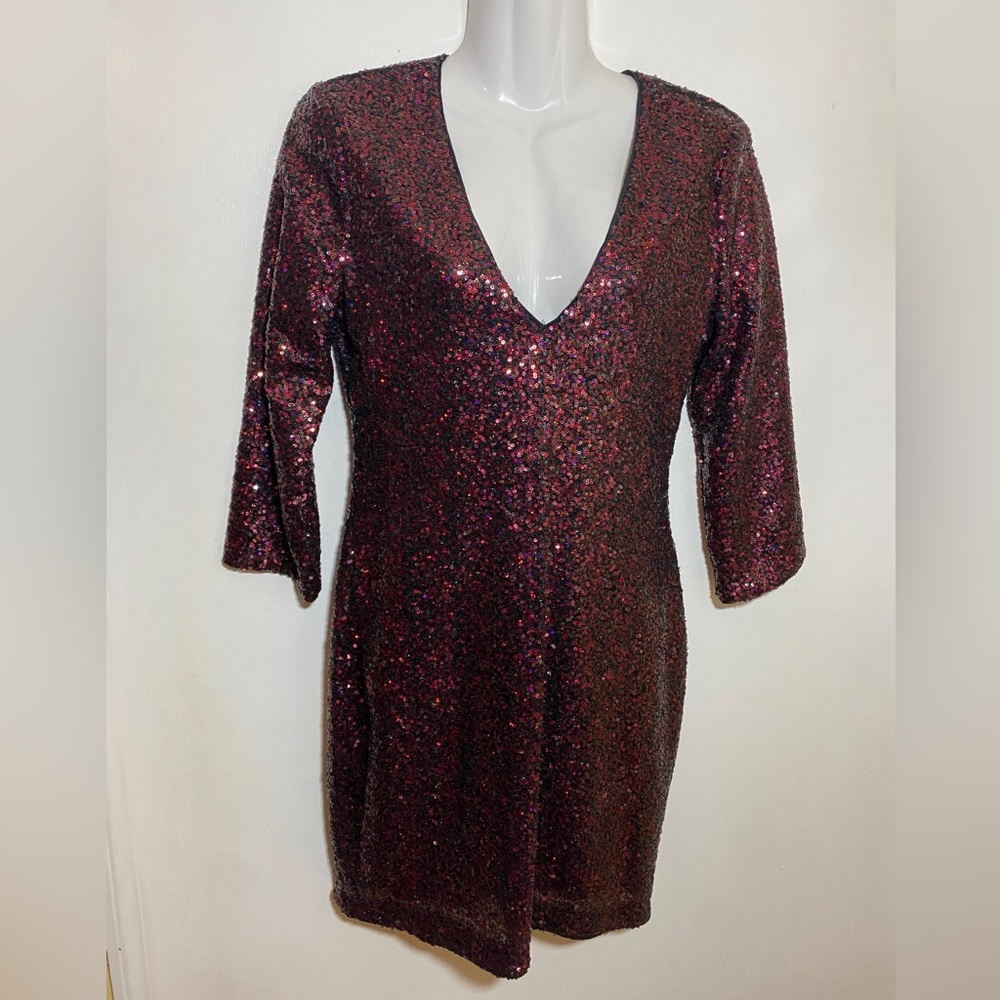 Express burgundy sparkle cocktail dress 3/4 sleeves size 6. NWT